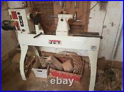 JET Model 3520B 20x35-Inch Wood Lathe with turning tools and evolution chuck